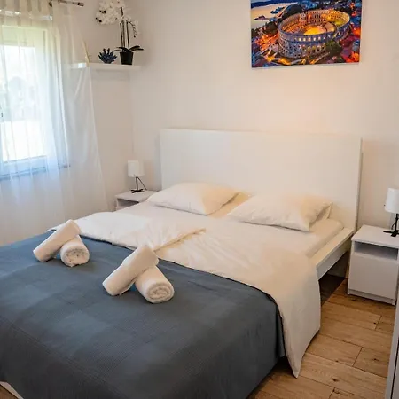 Aria Garden House Apartman Loborika