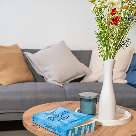 Apartment Aria Garden House Loborika